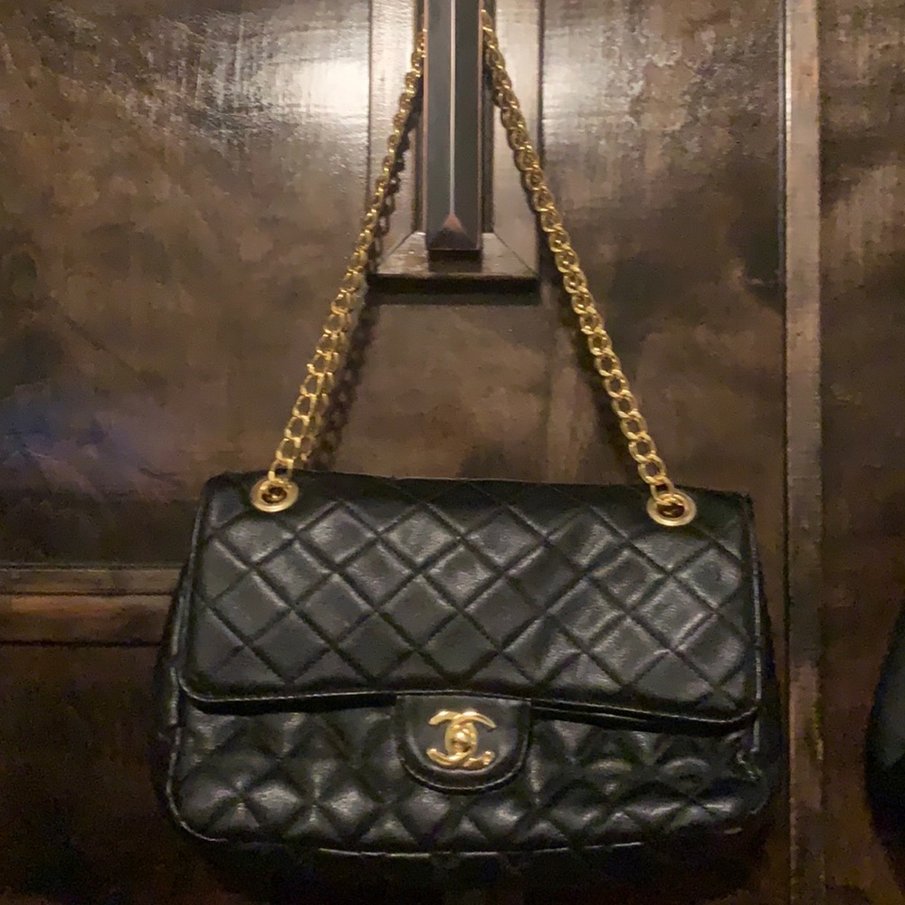 CHANEL BLACK PURSE